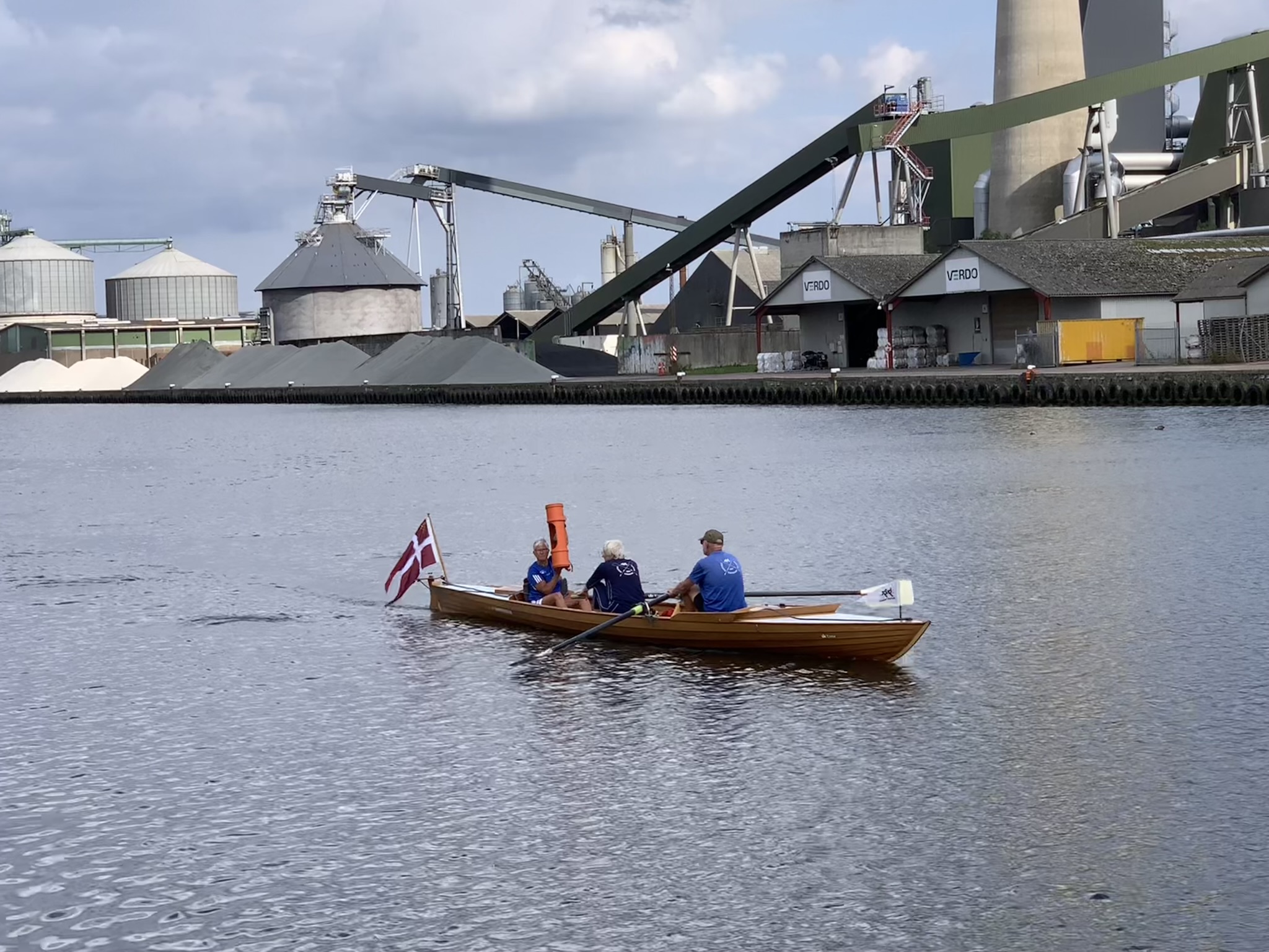 Depechen roes ind i Randers Havn